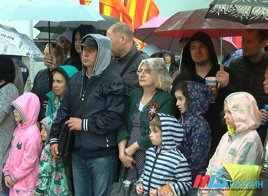 В Волгоградскую область пришли дожди с сильным ветром при +8 градусах