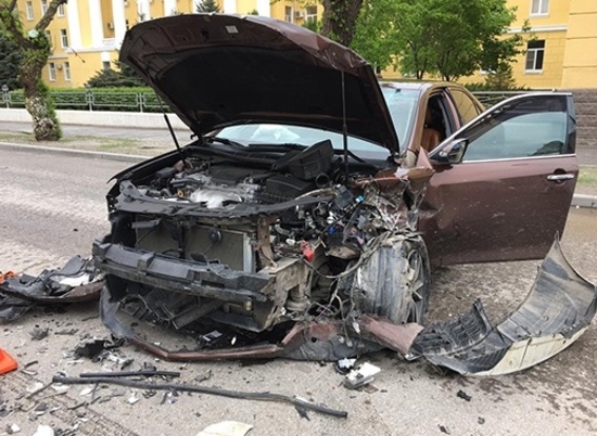 Пьяный водитель элитного авто устроил ДТП в центре Волгограда