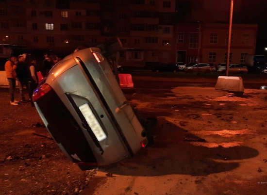 Под Волгоградом пьяный водитель без прав опрокинул «Форд Фокус» на бок