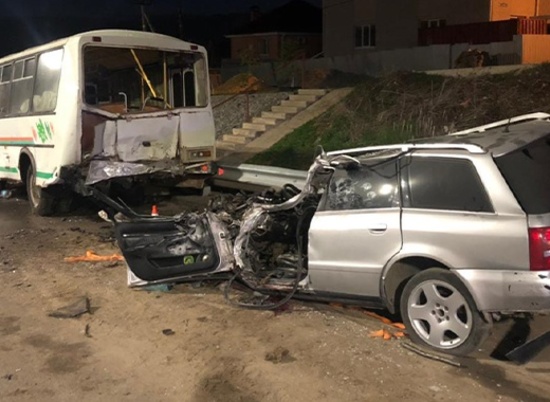 В ДТП с участием шести машин в Волгограде погибли два человека