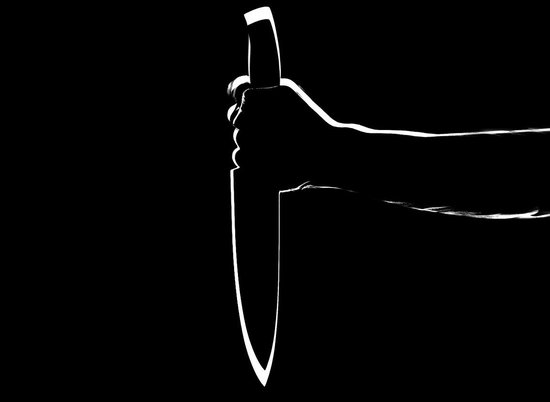 В Волгоградской области 21-летняя падчерица ударила ножом отчима