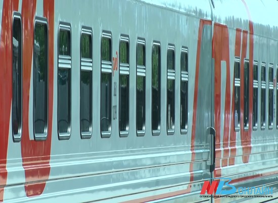 В Волгограде пассажирский поезд насмерть сбил пешехода ранним утром