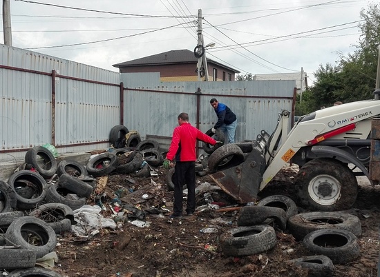 В Волгограде бесхозные автошины отправили на переработку