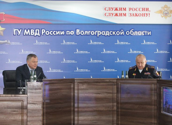 Глава ФСБ России наградил двух полицейских из Волгограда