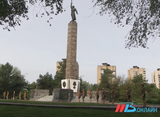 На площади Чекистов установят ретро-скамейки и высадят 80 деревьев