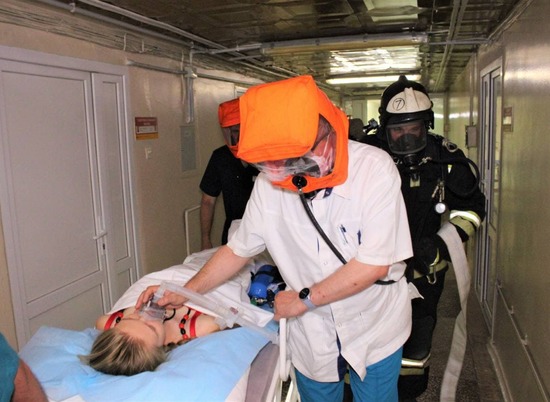 В волгоградском госпитале отработали эвакуацию пациента на ИВЛ
