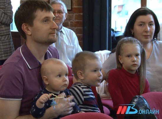 Больше тысячи семей в Волгоградской области получили по 74,7 тысячи рублей