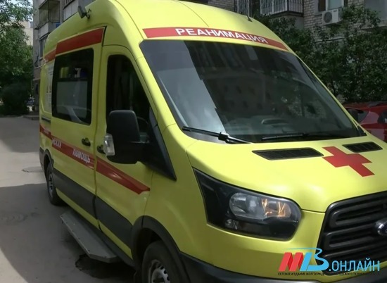 Около 10 пострадавших: медики оказывают помощь жертвам крупной аварии под Волгоградом