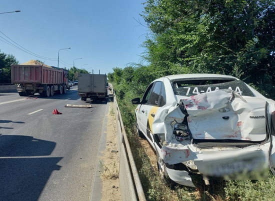 В Волгограде на Третьей Продольной магистрали произошло ДТП