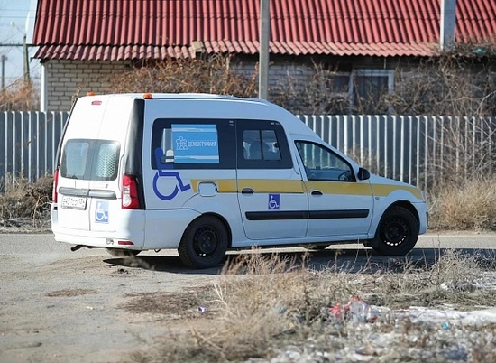 На прививку жителей Волгоградской области довозят на микроавтобусах