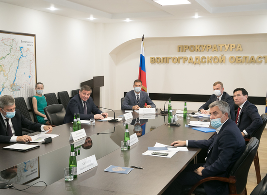 Бочаров принял участие в совещании по дольщикам с заместителем генпрокурора
