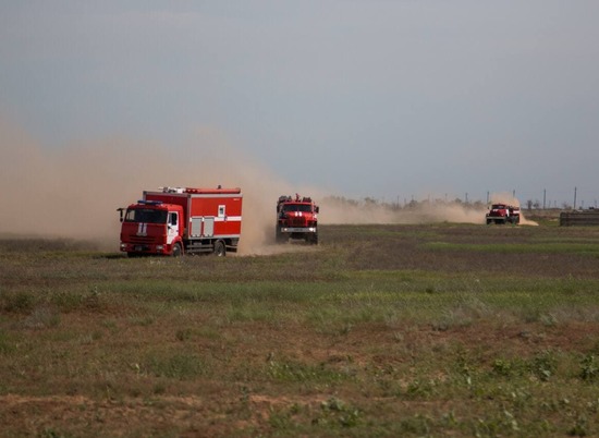 Соцсети напугал густой дым в частном секторе Дзержинского района Волгограда