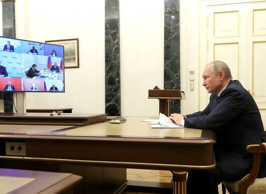 Путин поручил Правительству раз в полгода отчитываться о борьбе с бедностью