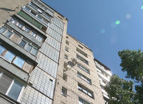 В 103 многоэтажках Волгограда устанавливают новые лифты