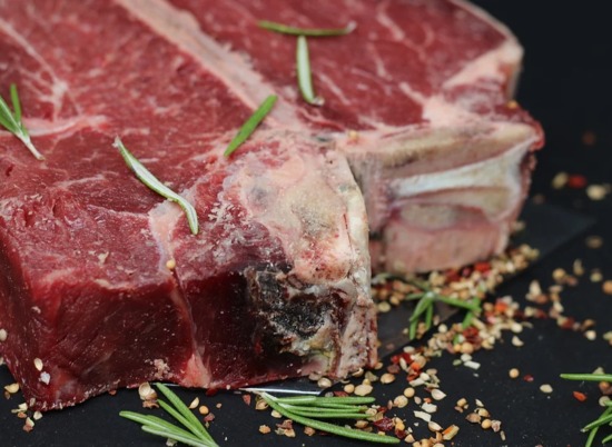 Диетолог рассказала, почему красное мясо опасно для здоровья