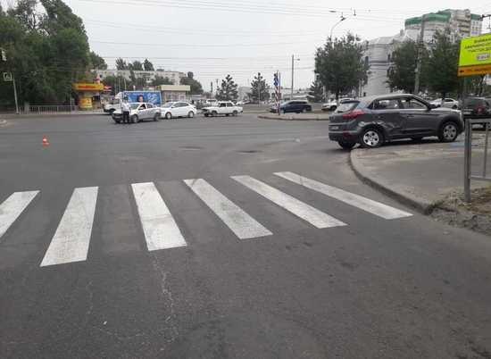 В Волгограде 2 женщины пострадали в ДТП на проспекте Жукова