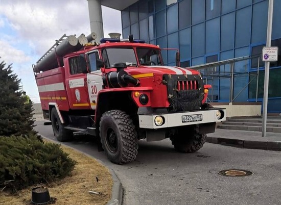 Менее 20 минут ушло на тушение пожара рядом с жд-вокзалом в Волгограде