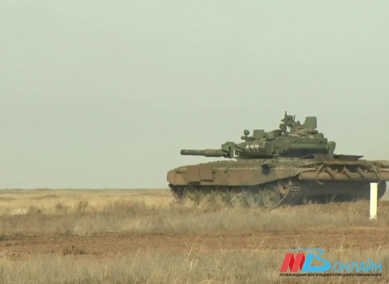 Найденный боевой танк в Волгограде увезли с заброшенного аэродрома