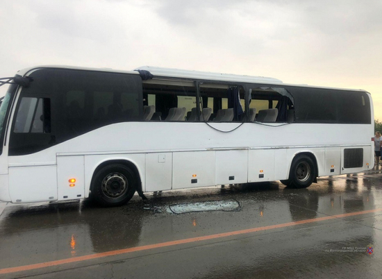 В ДТП с автобусом и фурой на трассе в Волгоградской области пострадали 2 человека