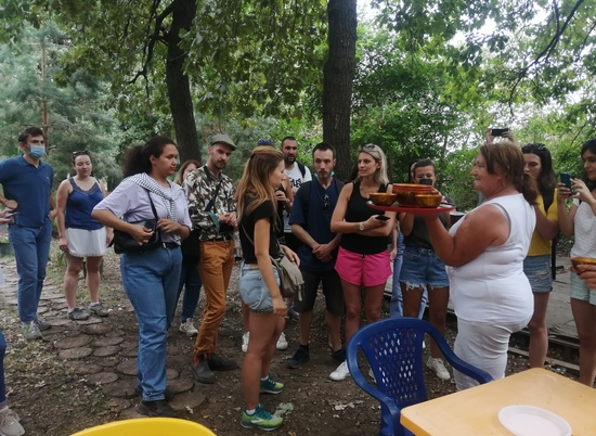 Молодые люди из России и Франции посетили Волго-Ахтубинскую пойму