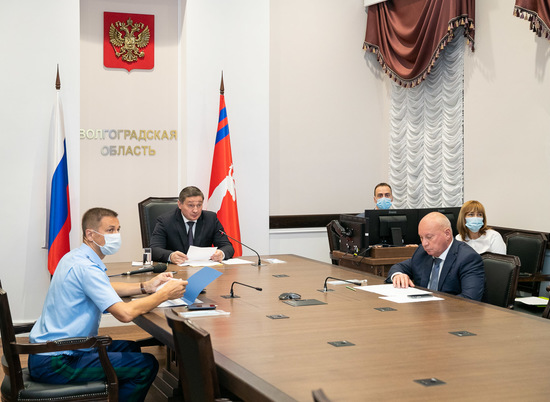 Губернатор Волгоградской области провел онлайн-прием граждан