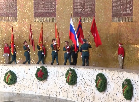 Минобороны передало музею Волгограда 11 боевых знамен времен ВОВ