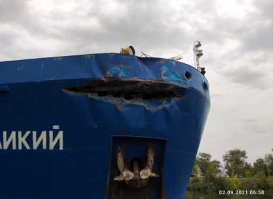 На ВДСК в Волгоградской области столкнулись два судна