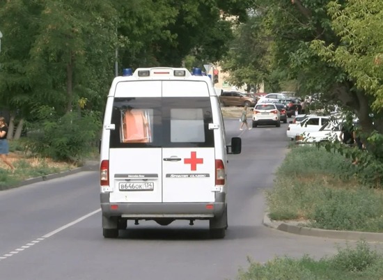 На западе Волгограда иномарка сбила 16-летнюю девушку