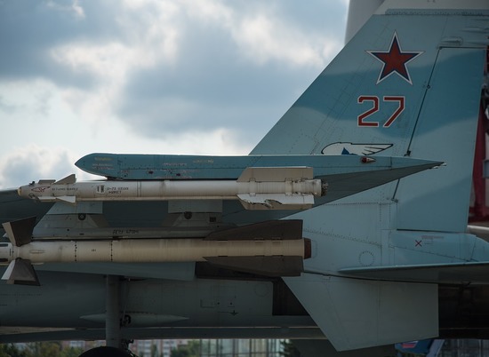 В небе над Волгоградской областью отказало оборудование истребителя Су-27
