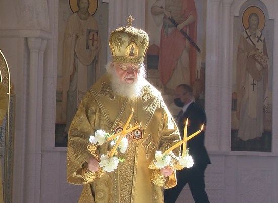 Патриарх Кирилл провёл первую божественную литургию в соборе Александра Невского