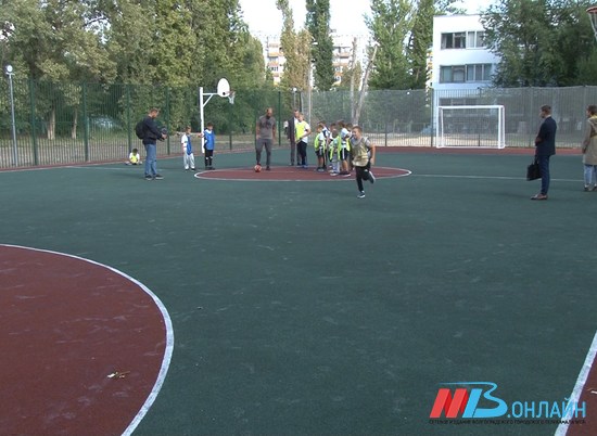 В муниципальной спортшколе на юге Волгограда появится новое футбольное поле