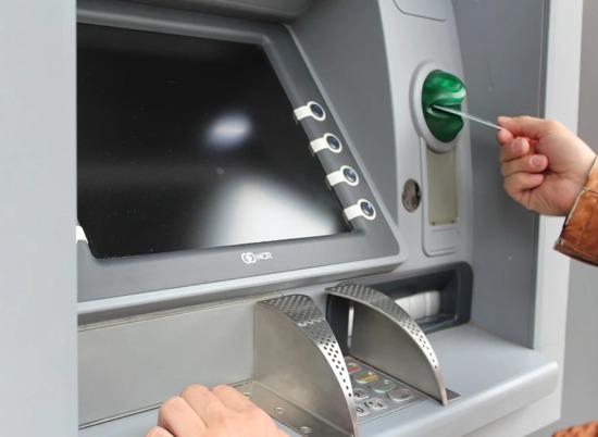 Юрист раскрыл способы мошенничества через банкоматы