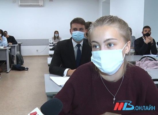 В Волгограде проверили, носят ли студенты маски на парах