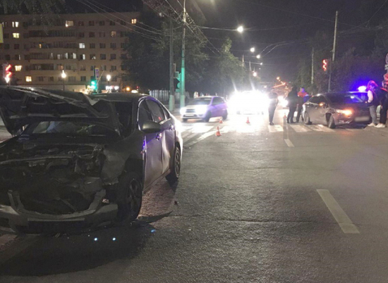 Пассажирка такси попала в больницу после ДТП в центре Волгограда