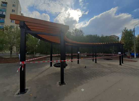 В парке Кировского района в Волгограде вандалы сломали подвесные качели