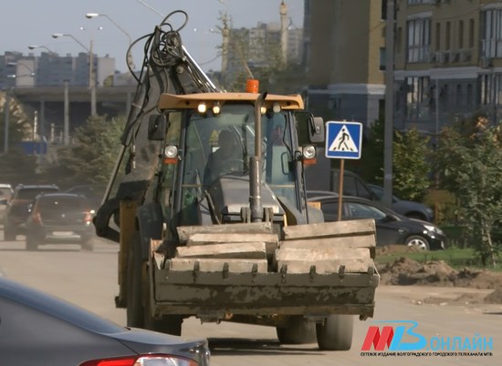 В Волгограде ремонтируют дорогу по улице Шекснинской в Дзержинском районе