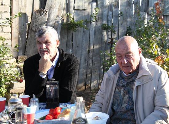 Владимир Познер приехал в гости на чай к волгоградскому фермеру