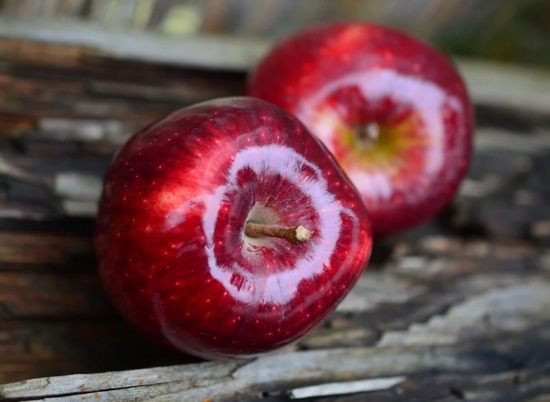 Диетолог Соломатина предупредила, кому нельзя есть много яблок