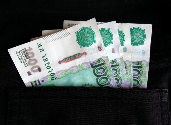 Волгоградским медработникам зачислят на карту до 4000 рублей за смену