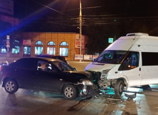 В ДТП с маршруткой в Волгограде пострадали четыре человека