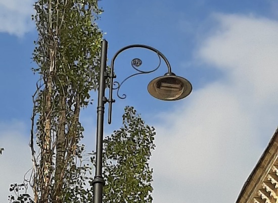 В Тракторозаводском районе Волгограда завершили установку «старинных» уличных фонарей