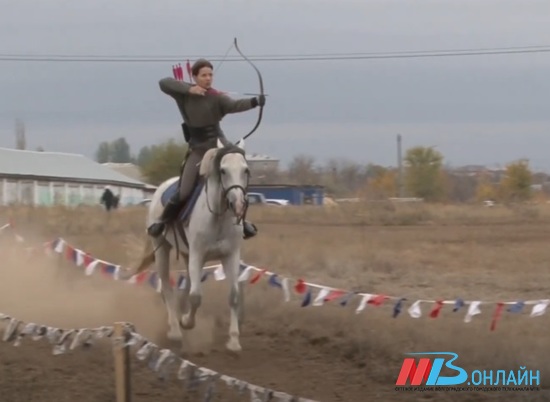 На юге Волгограда прошли Всероссийские соревнования по конной стрельбе из лука
