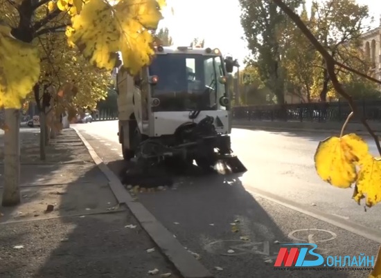 В Волгограде увеличили количество рабочих и техники при уборке общественных территорий