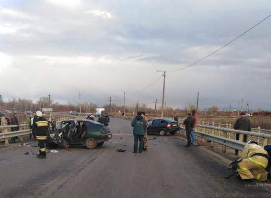 В Волгоградской области во вторник двое погибли в ДТП на мосту