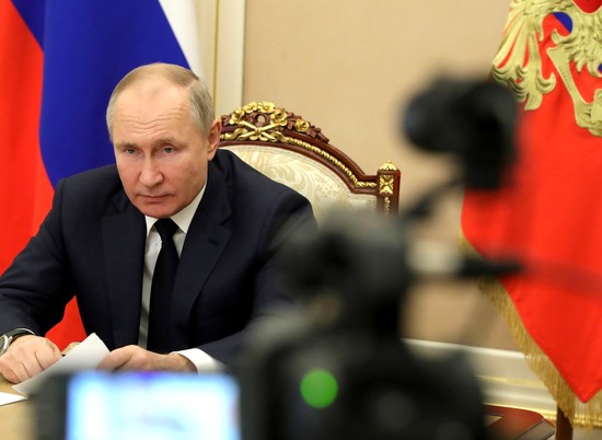 Владимир Путин поддержал предложение объявить нерабочие дни с 30 октября по 7 ноября
