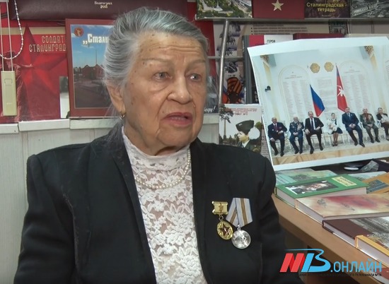 В Волгограде активист Совета ветеранов Тамара Колбасина отметила 90-летний юбилей