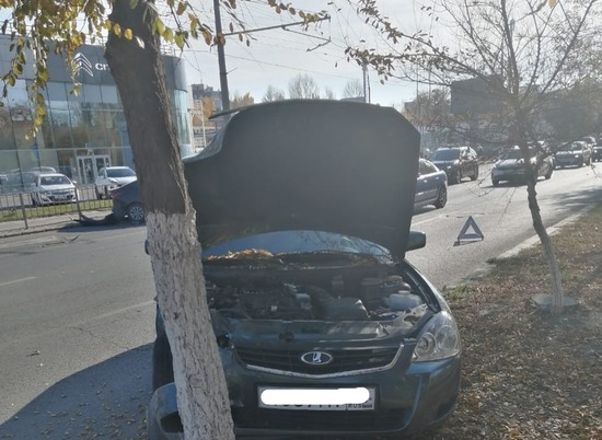 53-летний мужчина пострадал в ДТП с участием двух машин в Волгограде