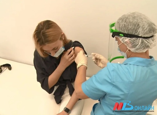 Более миллиона жителей Волгоградской области прошли вакцинацию от COVID-19
