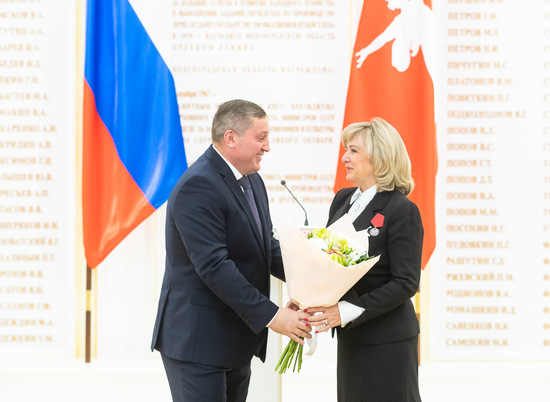 Губернатор Андрей Бочаров вручил волгоградцам государственные награды