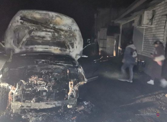 В Урюпинске мужчина спалил магазин и внедорожник бывшей жены
